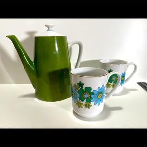 Set of 3, Vintage coffee pot and 2 vintage mugs
